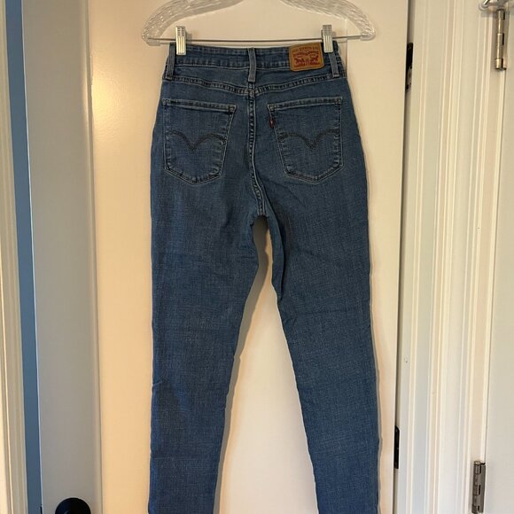 Levi's 721 High Rise Skinny Women's Jeans in Medium Wash - Picture 3 of 5